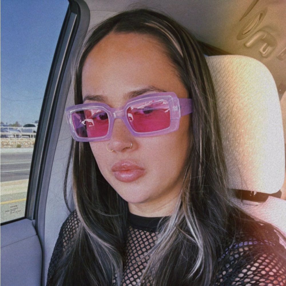 Meet your Posher, Dania